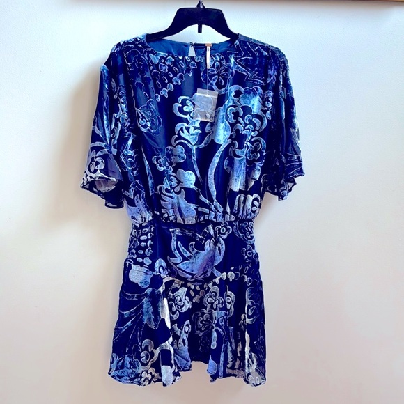New without tag FREE PEOPLE MANUKA BURNOUT VELVET MINI DRESS. XS. $168 - Picture 5 of 17